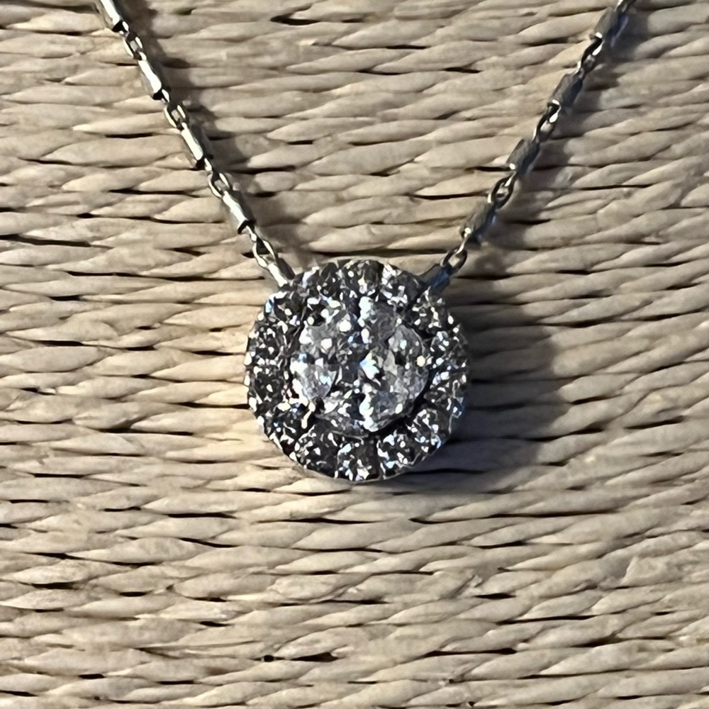 IGI LUXURY PRE-LOVED AUTHENTIC 14K WHITE GOLD NATURAL DIAMOND CHAIN PENDANT